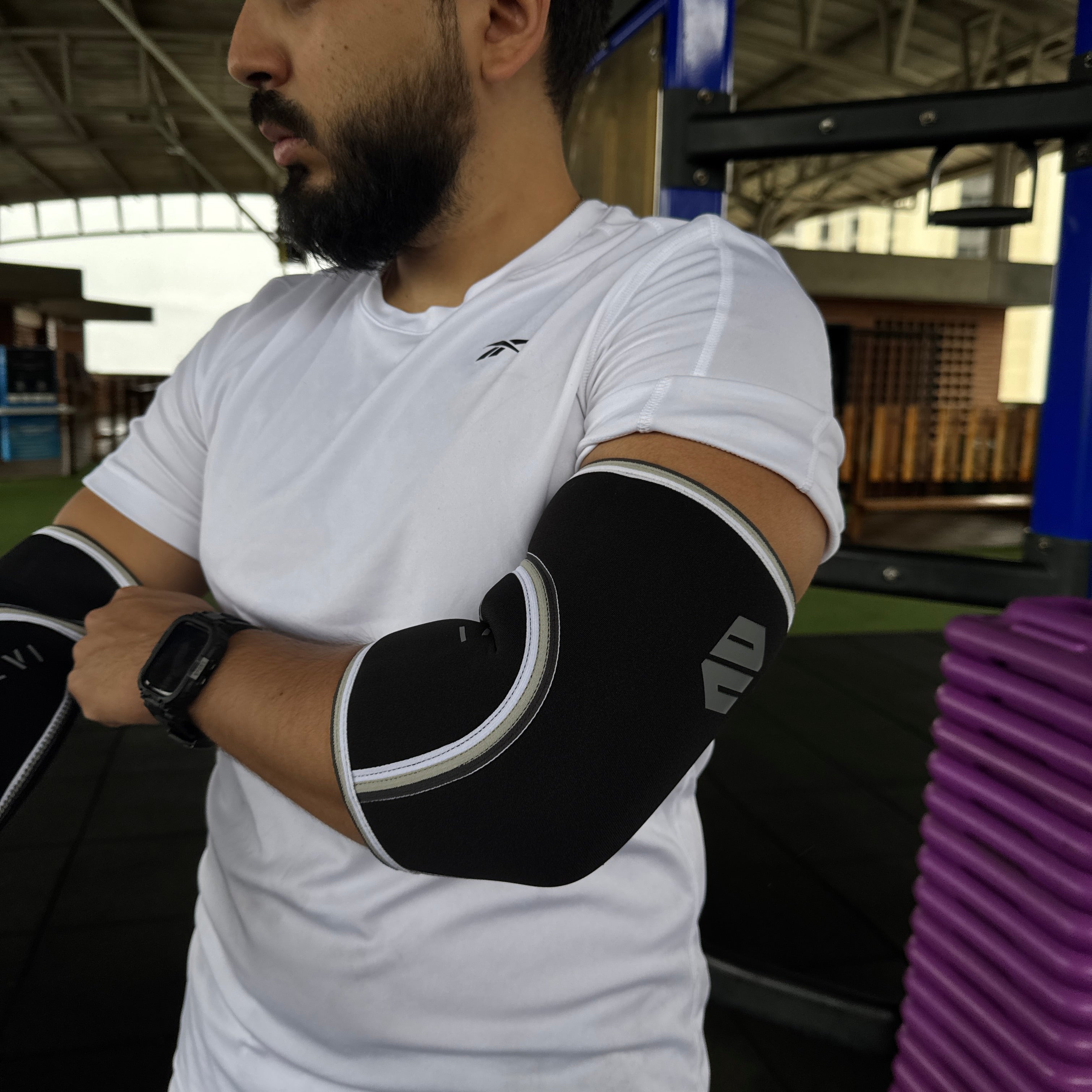 CODERAS NEOPRENO PARA GYM- NEGRO